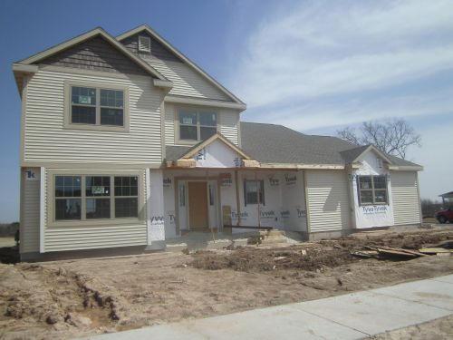 646 Greystone Dr, Port Washington, WI 53074