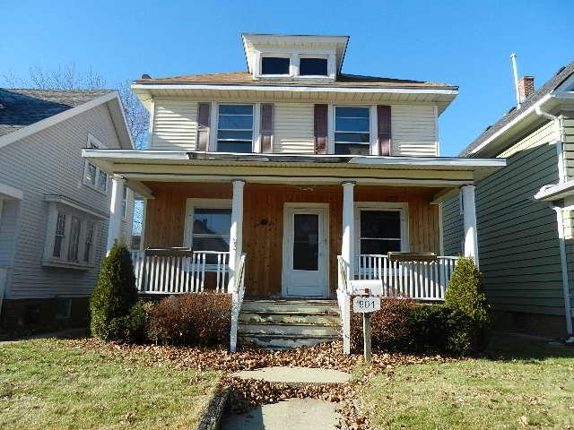 904 Grove Ave, Racine, WI 53405