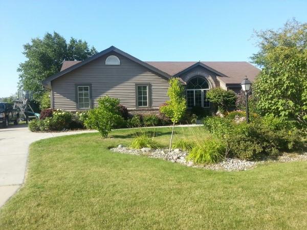 8800 W Travis Ln, Franklin, WI 53132