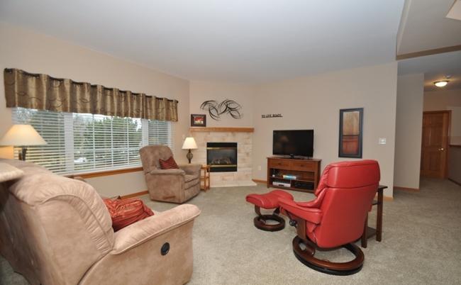516 Arbor Oaks Ln #C, Waukesha, WI 53188