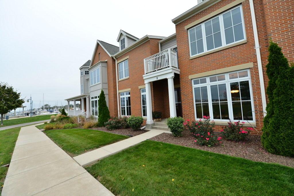 99 56th St #G9, Kenosha, WI 53140