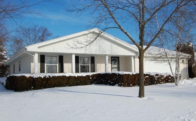 16270 W Mayflower Dr, New Berlin, WI 53151