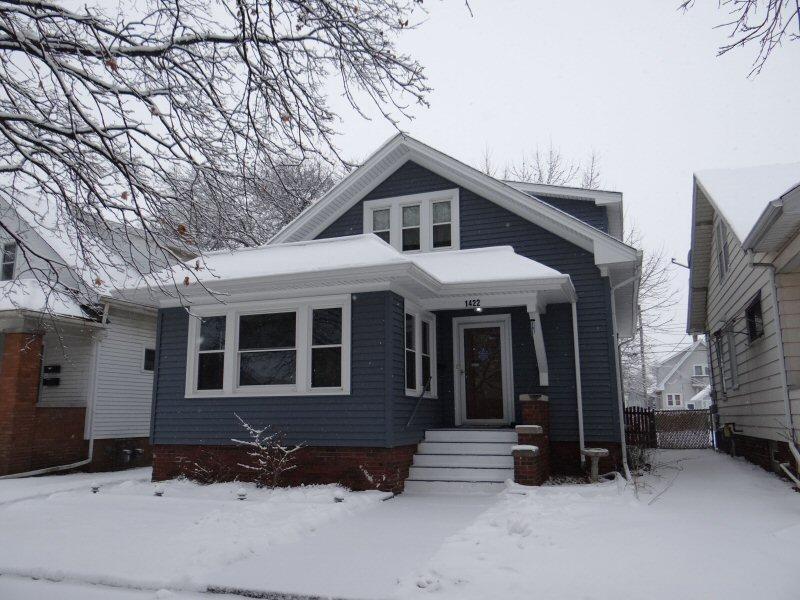 1422 Blaine Ave, Racine, WI 53405
