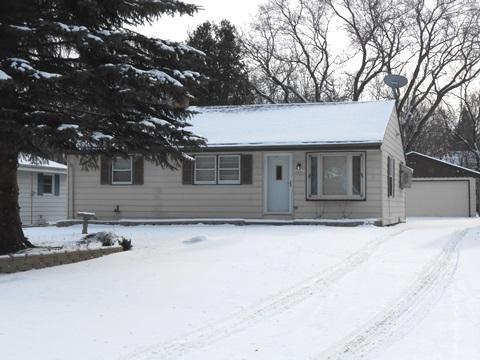 3925 W Calumet Rd, Milwaukee, WI 53209