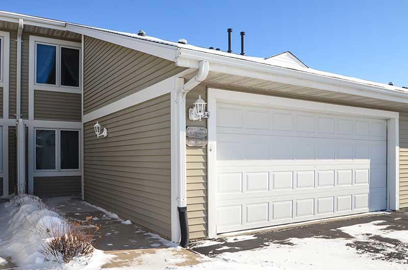 454 Hartford Sq., Hartford, WI 53027