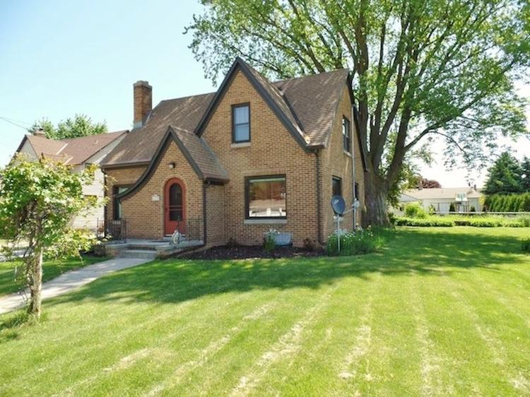 319 N Calumet Dr, Valders, WI 54245
