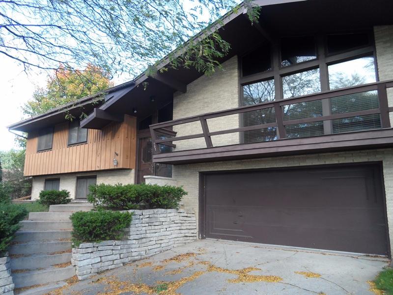 107 Westminster Dr., Waukesha, WI 53186