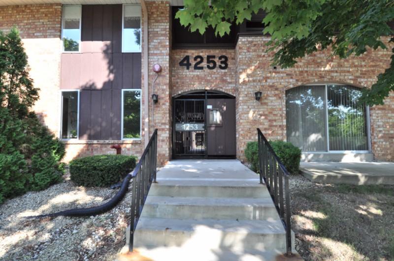 4253 W Rivers Edge Cir #20, Brown Deer, WI 53209