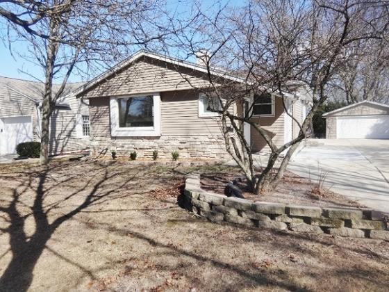 4630 N 101st St, Wauwatosa, WI 53225