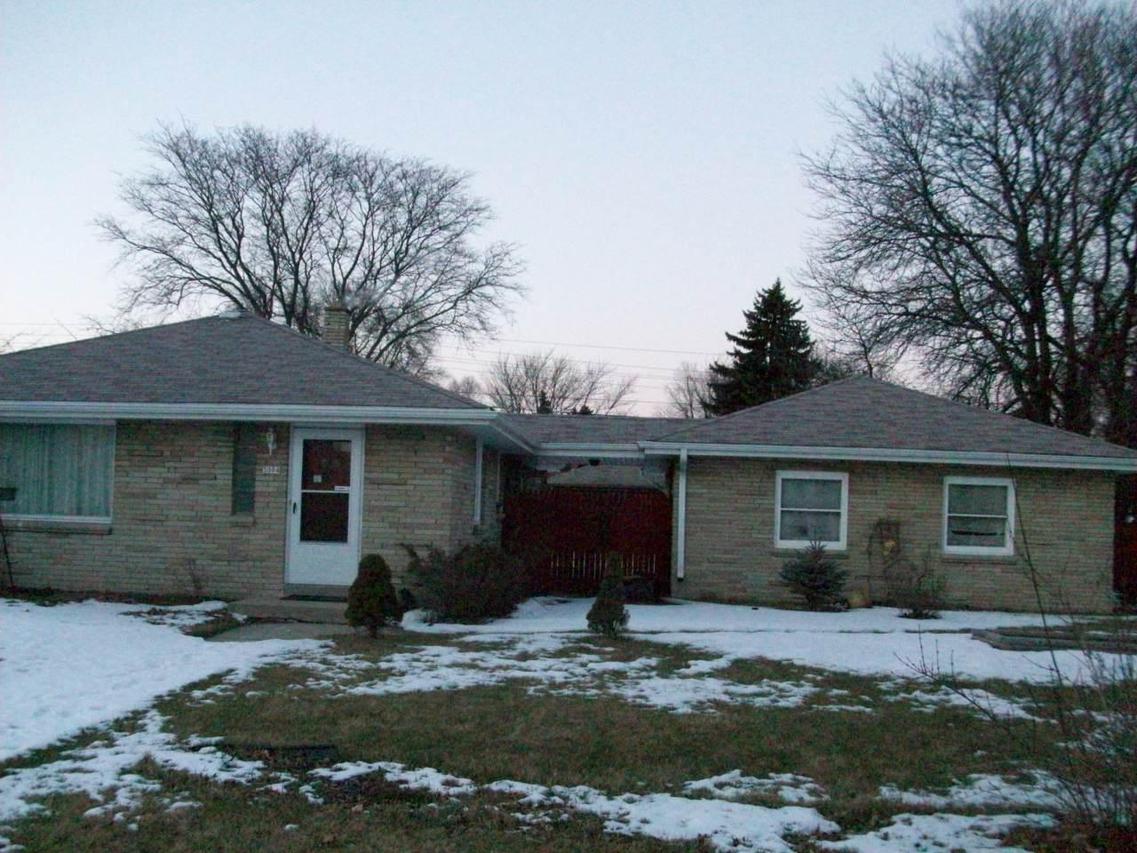 3004 W Vogel Ave, Greenfield, WI 53221