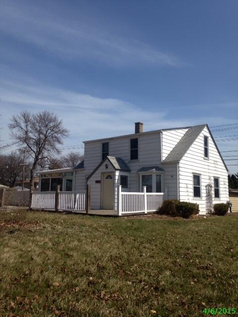 4300 N 100th St, Wauwatosa, WI 53222