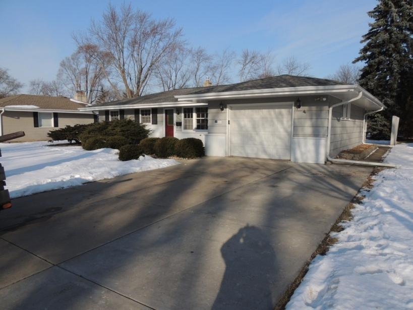5420 Olympia Dr., Greendale, WI 53129