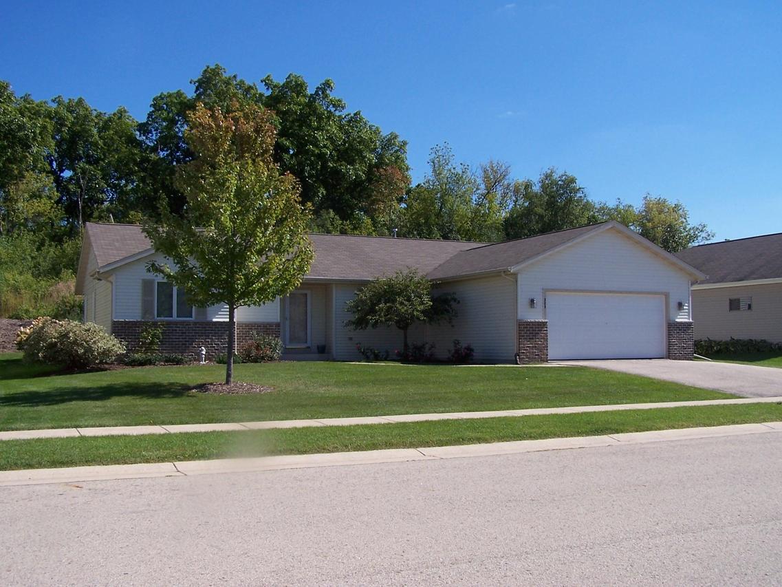 285 N Lapham St, Oconomowoc, WI 53066