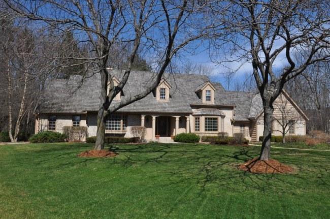 10127 N Vintage Ct, Mequon, WI 53092