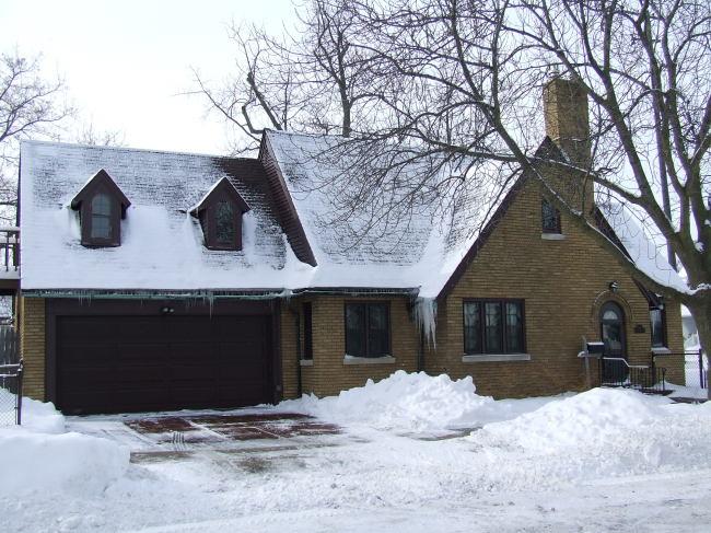 902 West Lawn Ave, Racine, WI 53405