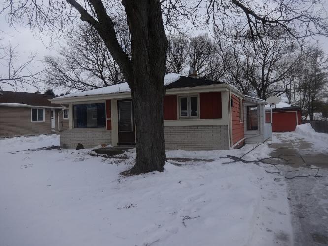 4624 N 101st St, Wauwatosa, WI 53225