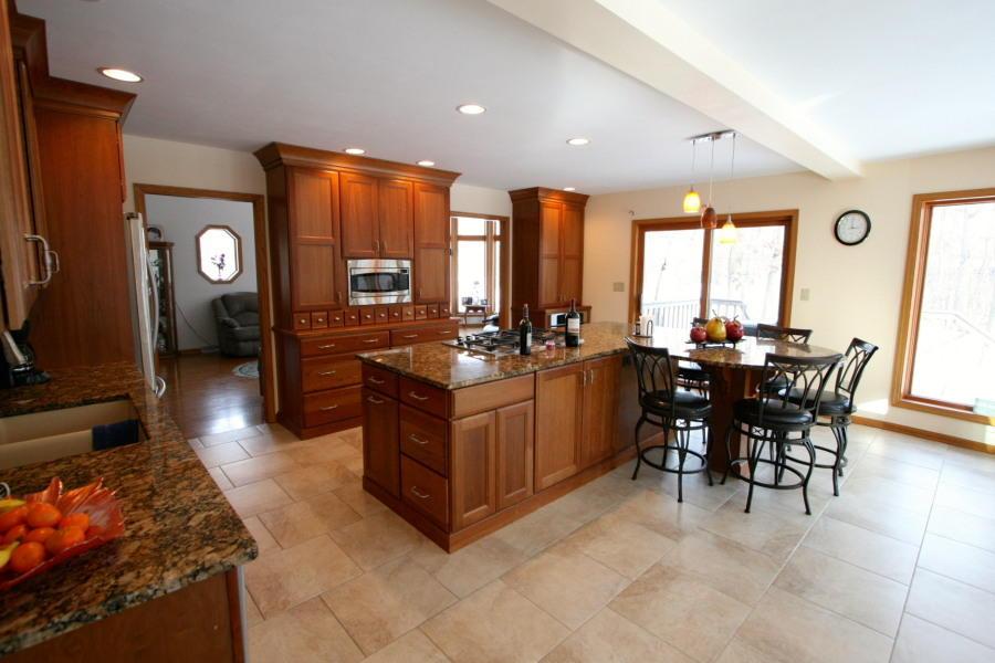 5560 S 20th St., Milwaukee, WI 53221