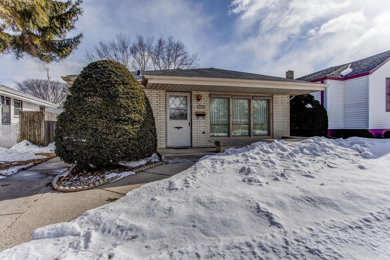 2605 Grove Ave, Racine, WI 53405