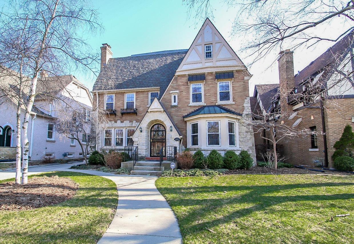 1109 E Lexington Blvd, Whitefish Bay, WI 53217