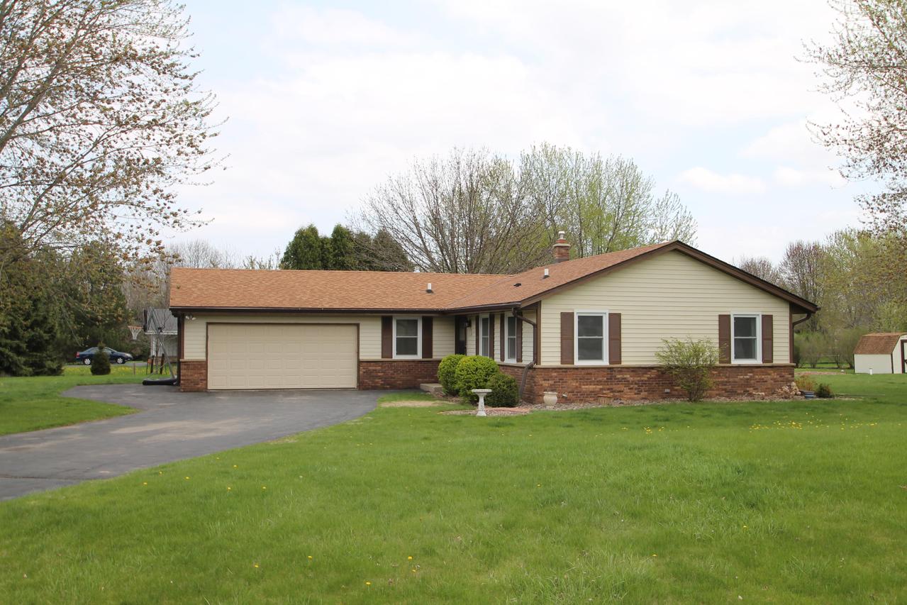W259N8338 Homestead Dr, Lisbon, WI 53089