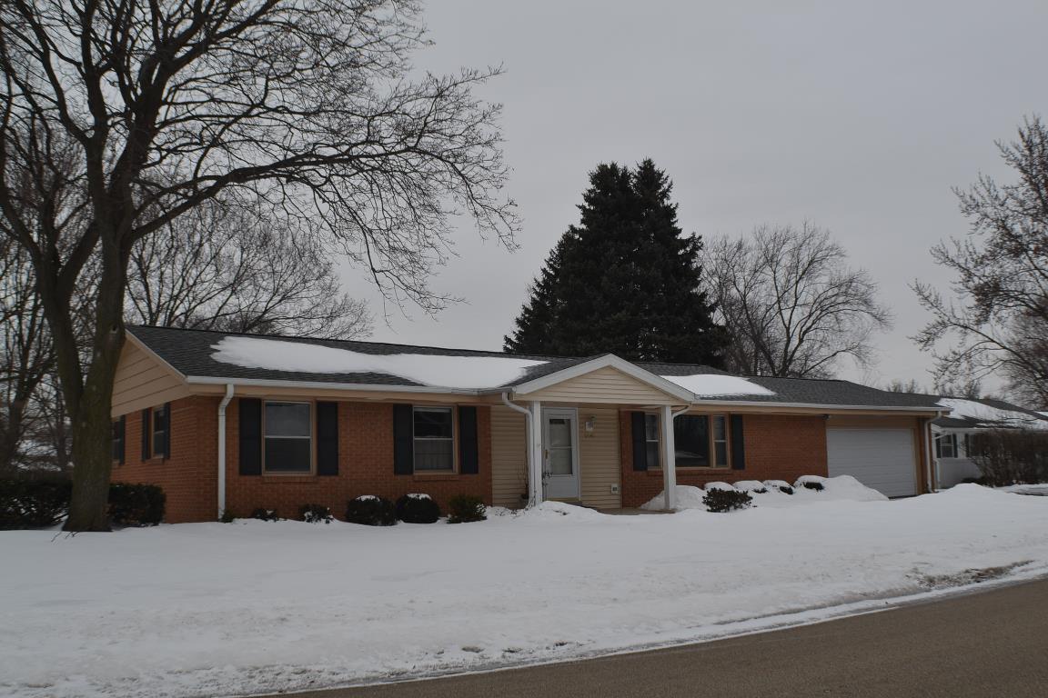 12042 W Diane Dr, Wauwatosa, WI 53226