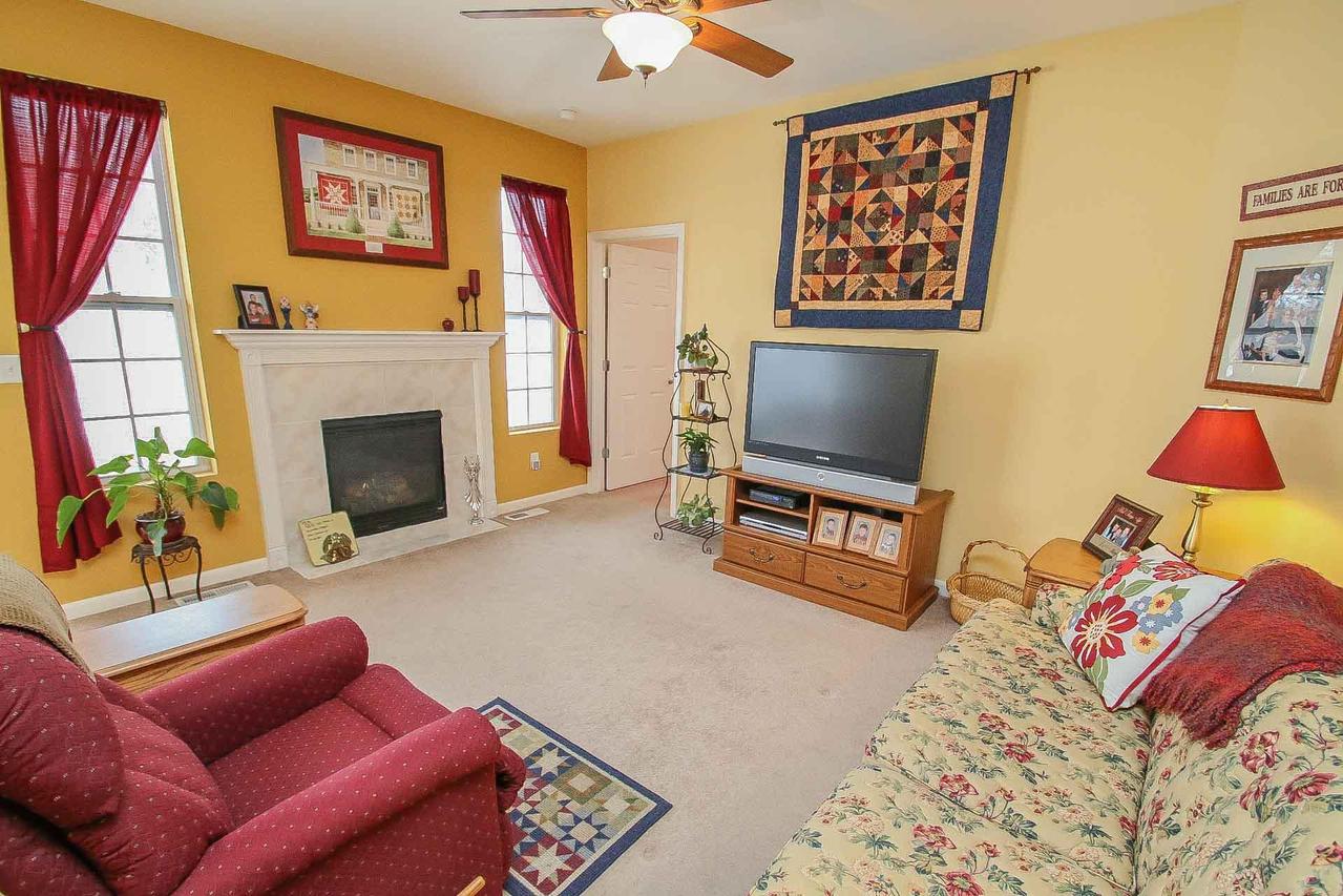 9127 W Elm Ct #B, Franklin, WI 53132