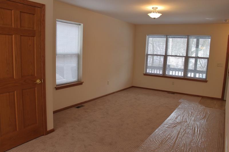 61 Riverside Dr, Racine, WI 53404