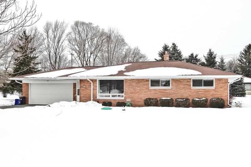 16620 Golf Pkwy, Brookfield, WI 53005