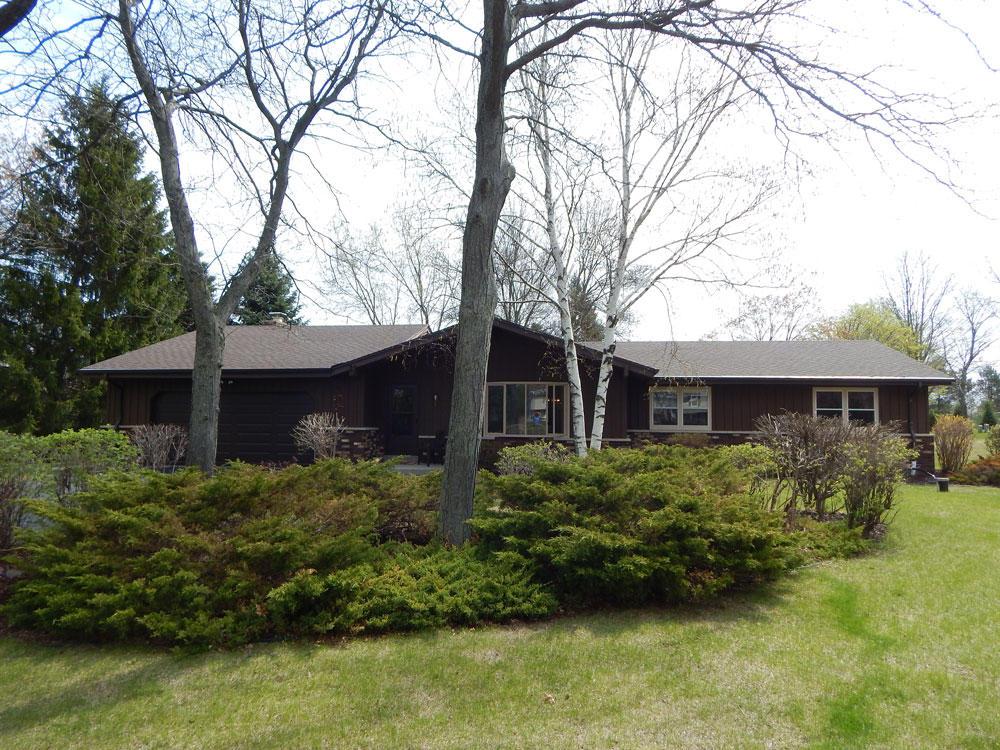 2446 Northwood Dr, Cedarburg, WI 53080