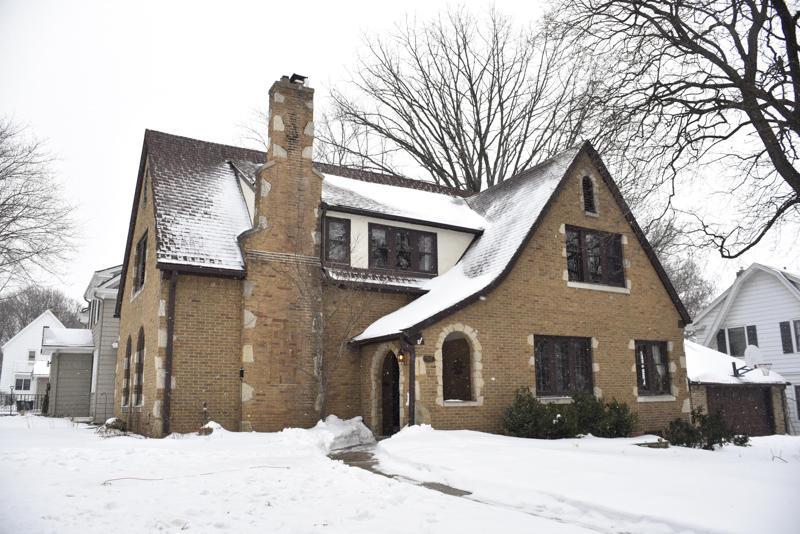 2042 Church St, Wauwatosa, WI 53213