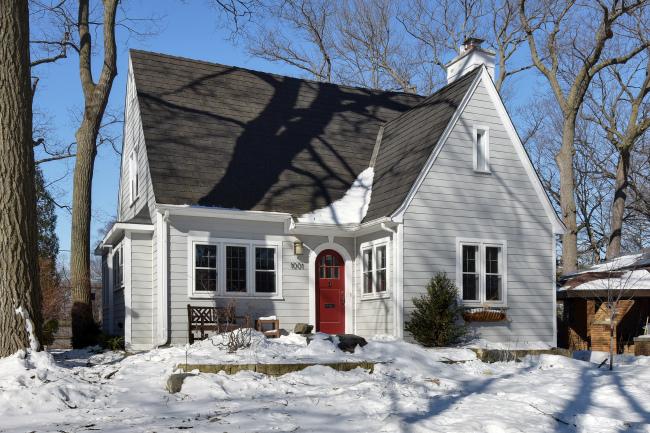 1001 E Circle Dr, Whitefish Bay, WI 53217