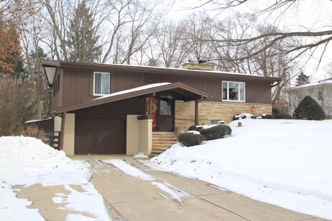 W228S1502 Antioch St., Waukesha, WI 53186