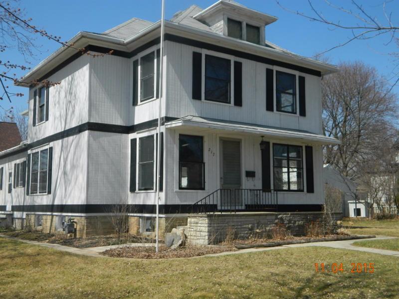 217 Giddings Ave, Sheboygan Falls, WI 53085