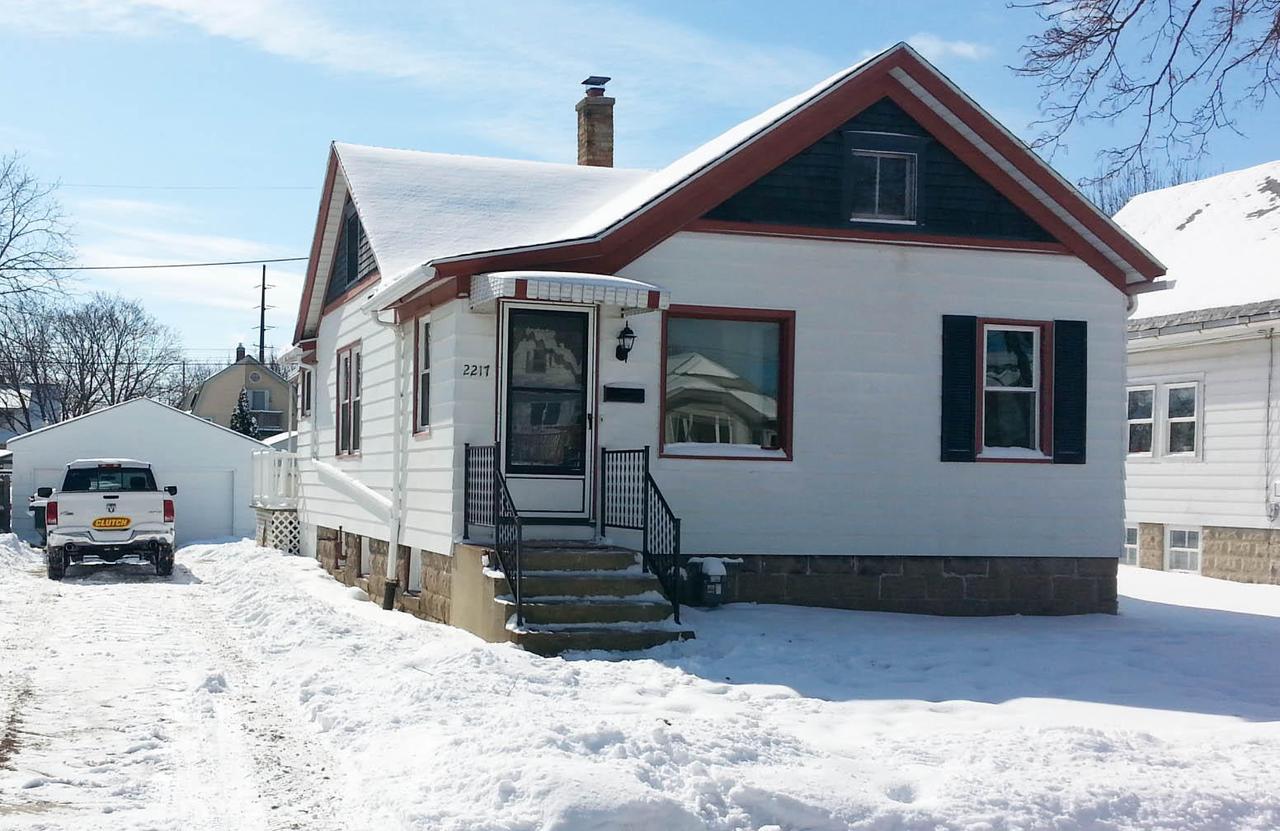 2217 E Vollmer Ave, Milwaukee, WI 53207
