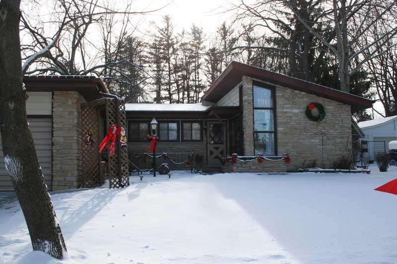 239 Root Ave, Hartford, WI 53027