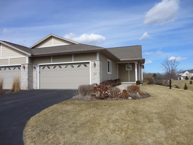 1942 Ravenswood Ln, Manitowoc, WI 54220
