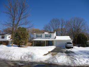7530 S Chapel Hill Dr., Franklin, WI 53132