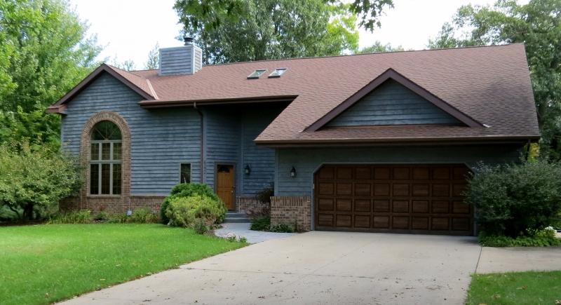 642 Cardiff Dr, Hartland, WI 53029