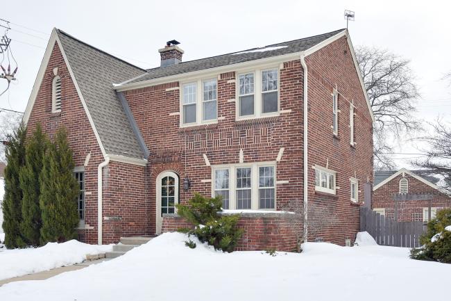 5440 N Santa Monica Blvd, Whitefish Bay, WI 53217