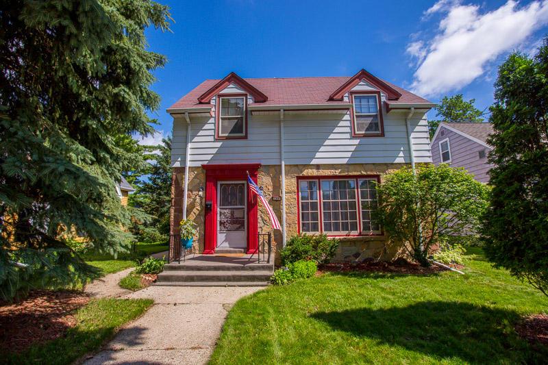 144 W Wabash Ave., Waukesha, WI 53186