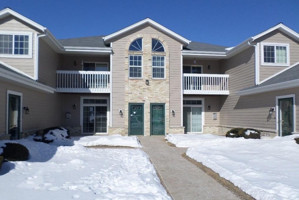 1030 River Pl. #2, Waukesha, WI 53189