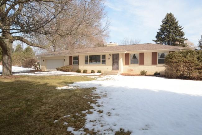 3020 Smith Dr, Brookfield, WI 53005