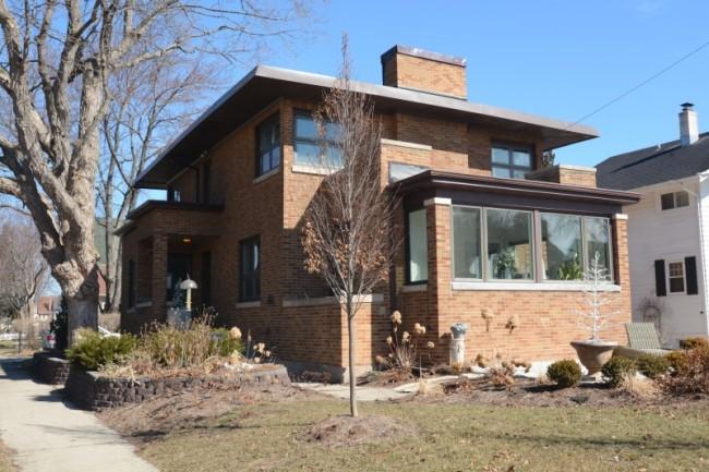 614 68th St, Kenosha, WI 53143