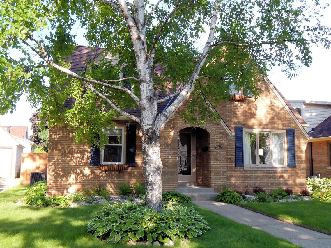 679 Midland Ave, West Bend, WI 53090