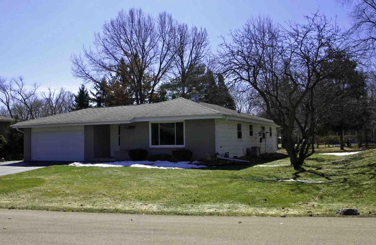 1139 Anton Rd, Hartland, WI 53029