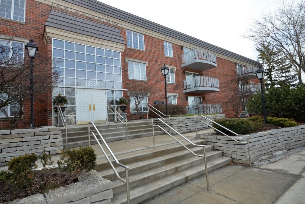 13335 Watertown Plank Rd #116, Elm Grove, WI 53122
