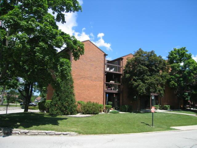 5200 S Tuckaway Blvd. #225-B, Greenfield, WI 53221