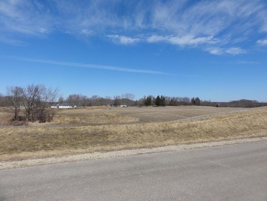 4268 S Woodcrest Ridge, West Bend, WI 53095