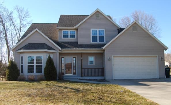 667 W Hillcrest Rd, Saukville, WI 53080