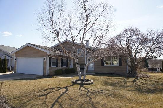 1744 Parknoll Cir, Port Washington, WI 53074